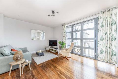 2 bedroom flat for sale, Corben Mews, London SW8