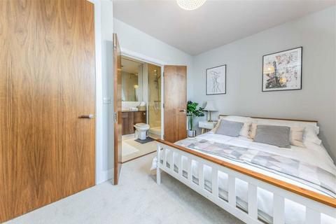 2 bedroom flat for sale, Corben Mews, London SW8