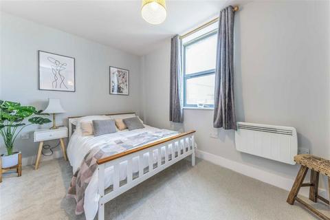 2 bedroom flat for sale, Corben Mews, London SW8