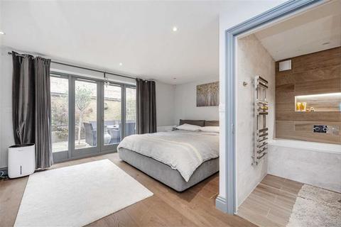 2 bedroom flat for sale, Dryden Close, London SW4