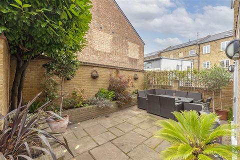 2 bedroom flat for sale, Dryden Close, London SW4