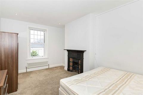 2 bedroom flat for sale, The Boulevard, London SW17