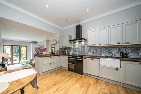 1 bedroom flat for sale, Cavendish Road, London SW12