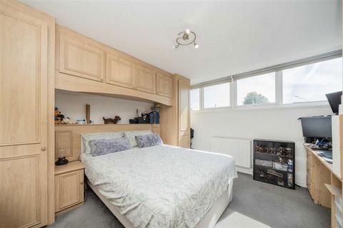 16 Ramilles Close, London, SW2 5DG