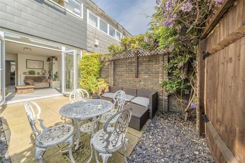 16 Ramilles Close, London, SW2 5DG