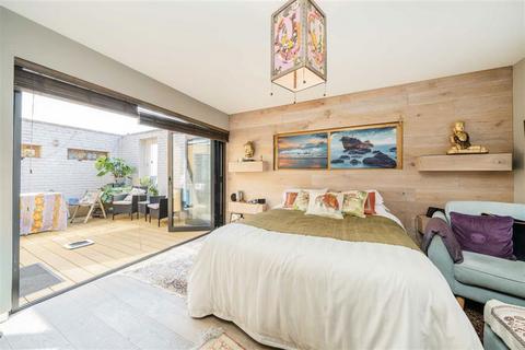24 Abbeville Road, London, SW4 9NH