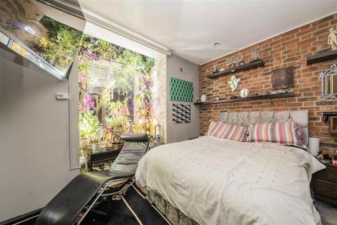 24 Abbeville Road, London, SW4 9NH