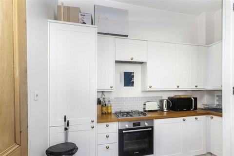 2 bedroom flat for sale, Gauden Road, London SW4