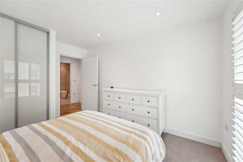 Flat 32, 2 Fairbourne Road, London, SW4 8DZ