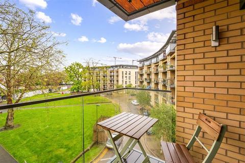 Flat 32, 2 Fairbourne Road, London, SW4 8DZ