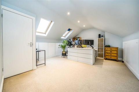 2 bedroom flat for sale, Cavendish Road, London SW12