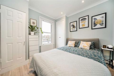 2 bedroom flat for sale, Cavendish Road, London SW12