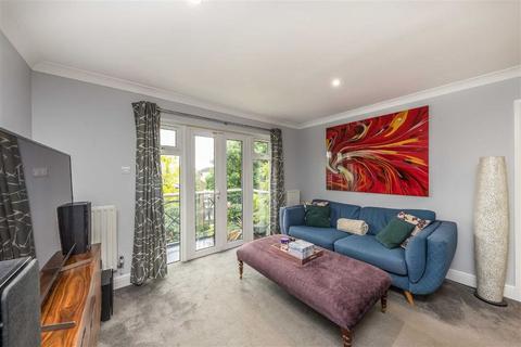 2 bedroom flat for sale, Rubens Place, London SW4