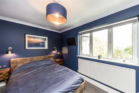 2 bedroom flat for sale, Rubens Place, London SW4