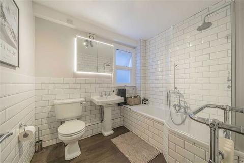 2 bedroom flat for sale, Briarwood Road, London SW4