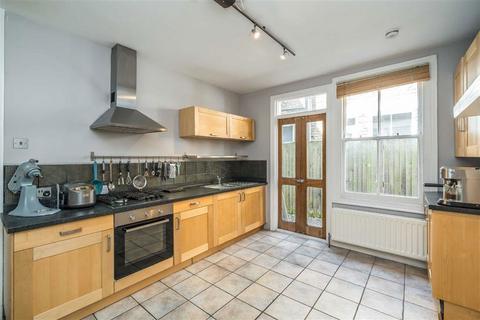 2 bedroom maisonette for sale, Yukon Road, London SW12