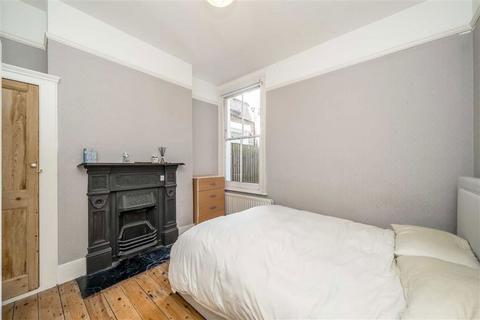 2 bedroom maisonette for sale, Yukon Road, London SW12