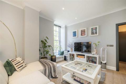 1 bedroom flat for sale, Clapham Common South Side, London SW4