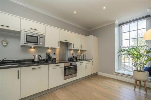 1 bedroom flat for sale, Clapham Common South Side, London SW4