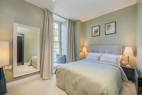 1 bedroom flat for sale, Clapham Common South Side, London SW4