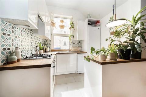 2 bedroom flat for sale, Brixton Hill, London SW2