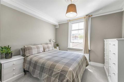 2 bedroom flat for sale, St. Luke's Avenue, London SW4