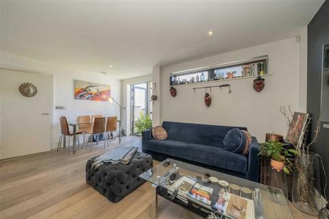 1 bedroom flat for sale, Bicycle Mews, London SW4