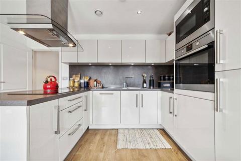 1 bedroom flat for sale, Bedford Road, London SW4