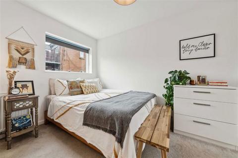 1 bedroom flat for sale, Bedford Road, London SW4