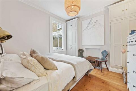 2 bedroom flat for sale, Mandalay Road, London SW4