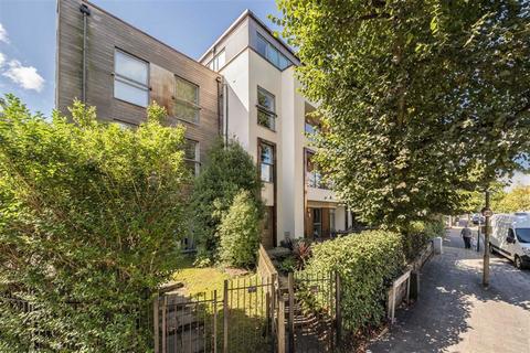 2 bedroom maisonette for sale, Old Devonshire Road, London SW12