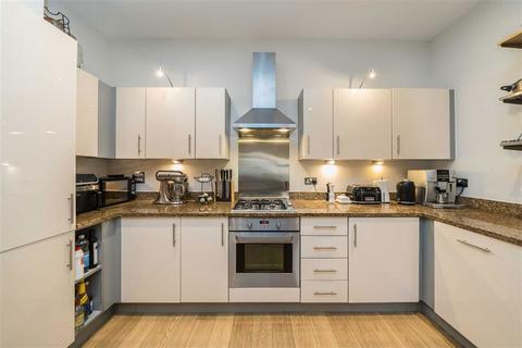 2 bedroom maisonette for sale, Old Devonshire Road, London SW12