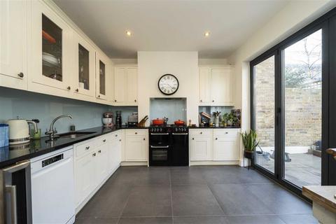 2 bedroom flat for sale, Englewood Road, London SW12