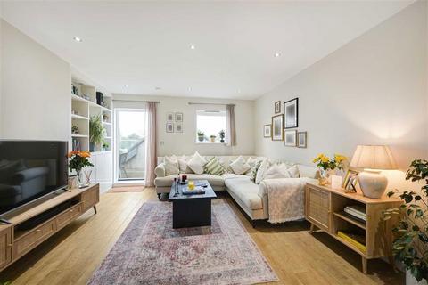 2 bedroom flat for sale, Bedford Road, London SW4