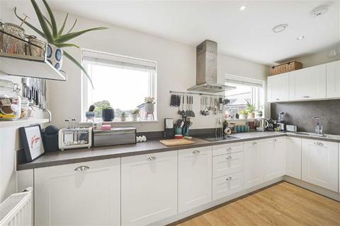 2 bedroom flat for sale, Bedford Road, London SW4