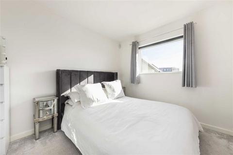 2 bedroom flat for sale, Bedford Road, London SW4