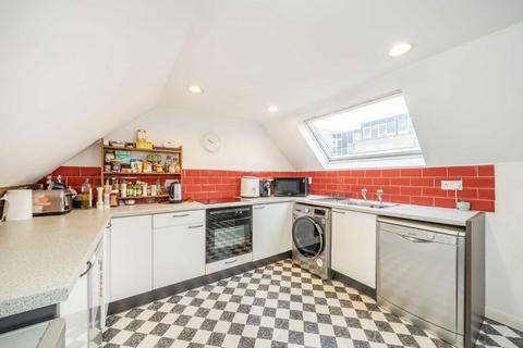 2 bedroom flat to rent, Anchor Mews, London SW12