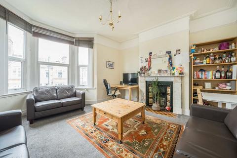 2 bedroom flat to rent, Cavendish Road, London SW12