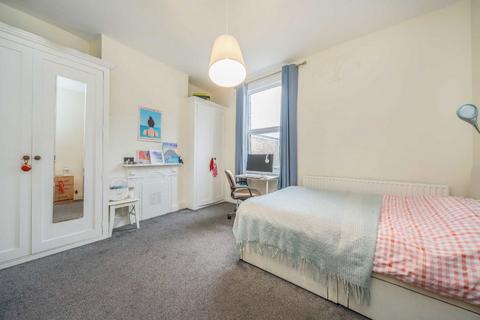 2 bedroom flat to rent, Cavendish Road, London SW12