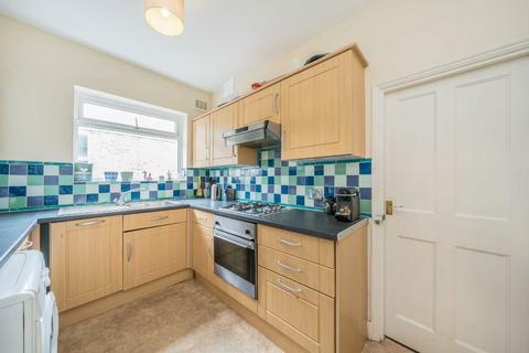 2 bedroom flat to rent, Cavendish Road, London SW12