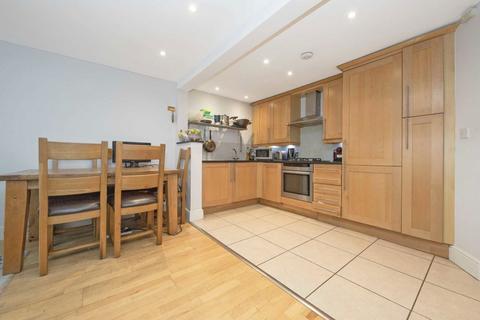 2 bedroom flat to rent, Windmill Drive, London SW4