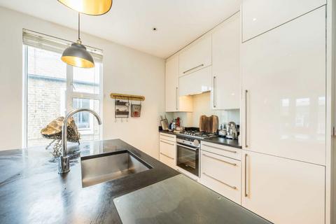 2 bedroom flat to rent, Hazelbourne Road, London SW12