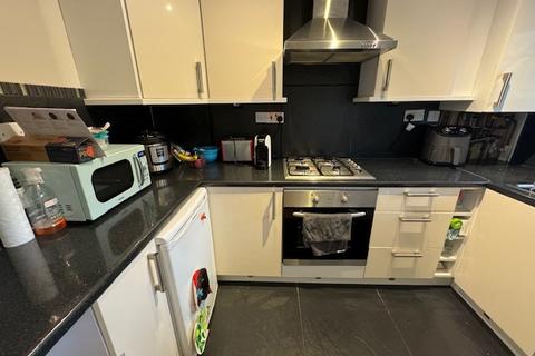 2 bedroom terraced house to rent, Carrswood Road, Manchester M23