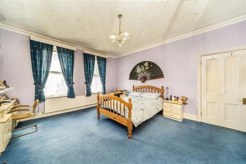 5 bedroom terraced house for sale, Blenheim Gardens, London NW2