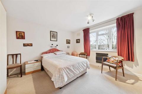 2 bedroom flat for sale, Shoot Up Hill, London NW2