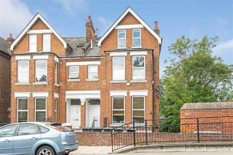 3 bedroom flat for sale, Minster Road, London NW2