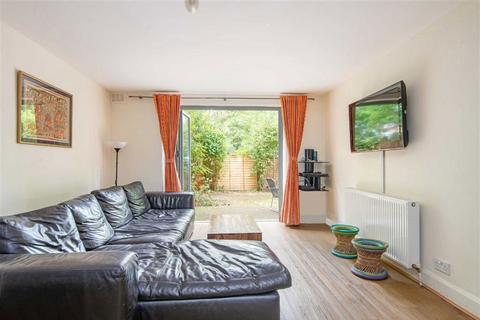 3 bedroom flat for sale, Minster Road, London NW2