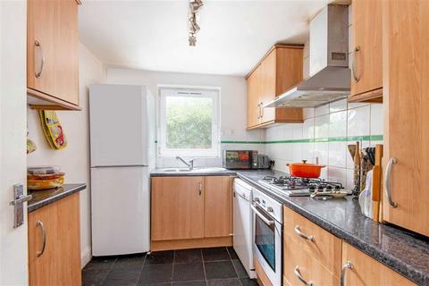 3 bedroom flat for sale, Minster Road, London NW2