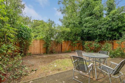 3 bedroom flat for sale, Minster Road, London NW2