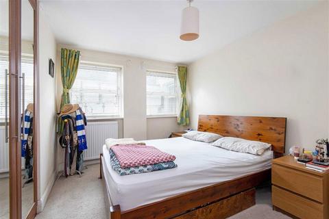 3 bedroom flat for sale, Minster Road, London NW2